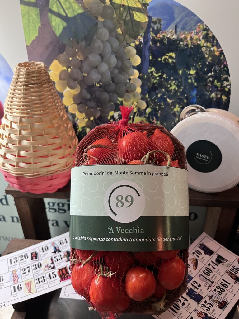 pomodori vesuviani freschi, pomodorini in grappolo, pomodoro del vesuvio